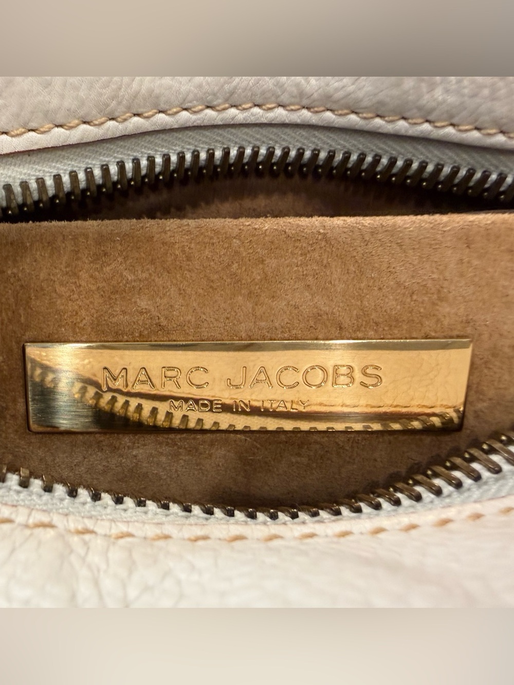 Marc Jacobs EUC Winter White Leather Mini Bag w/Buckle Accent & Suede Interior - Picture 4 of 5